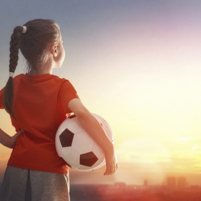 Som barn havde Julia en drøm om at komme på landsholdet i fodbold. En drøm, hun var godt på vej mod.