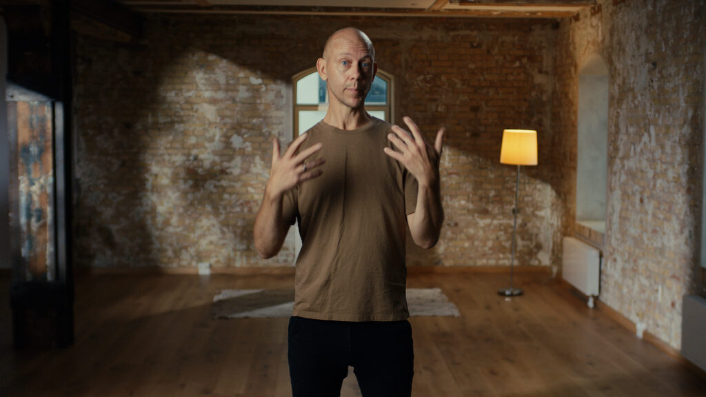 Simon Krohn guider dig gennem en beroligende øvelse, når du skal sove.